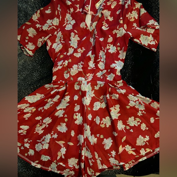 Cheng xin red with beige flowers it’s a shorts jumper not dress - Picture 1 of 8